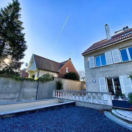The One, White House Amiens Henriville *